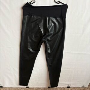GAP Maternity Black Faux Leather Leggings. Size small INV25/428
